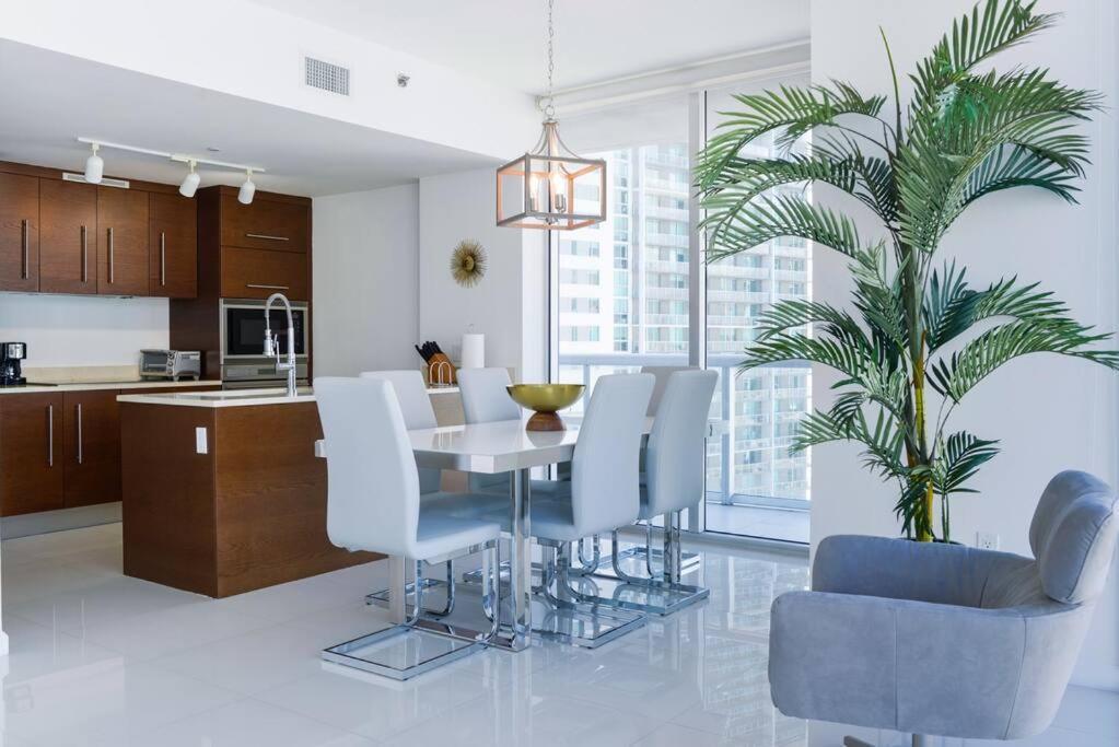 Wonderful 2 Bedroom Apt With Ocean Views At Icon Brickell マイアミ エクステリア 写真