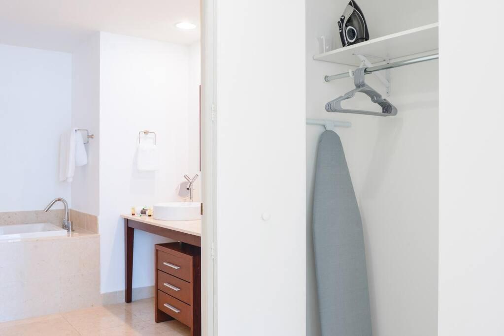 Wonderful 2 Bedroom Apt With Ocean Views At Icon Brickell マイアミ エクステリア 写真
