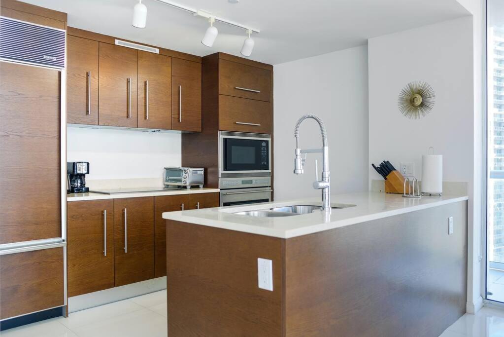 Wonderful 2 Bedroom Apt With Ocean Views At Icon Brickell マイアミ エクステリア 写真
