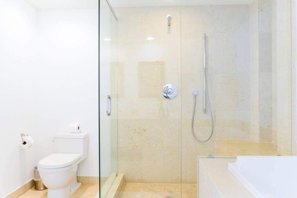 Wonderful 2 Bedroom Apt With Ocean Views At Icon Brickell マイアミ エクステリア 写真